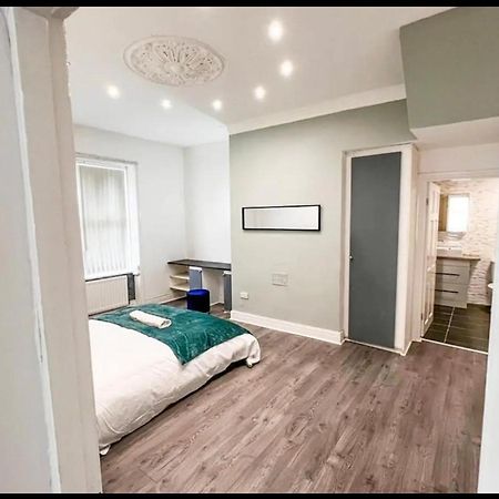 Lovely 1-Bedroom Apartment, Free Street Parking Newcastle Upon Tyne Exterior foto
