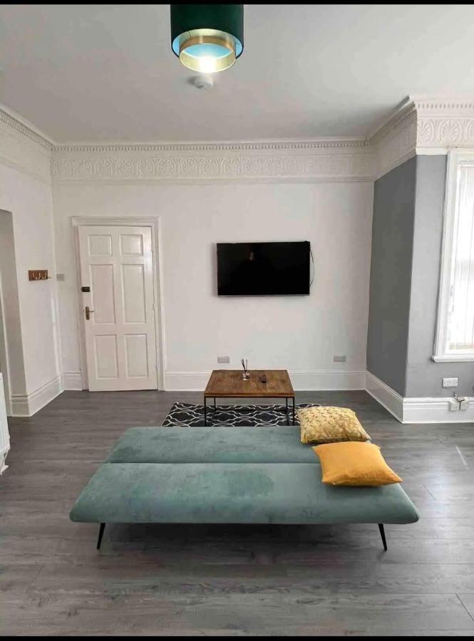 Lovely 1-Bedroom Apartment, Free Street Parking Newcastle Upon Tyne Exterior foto
