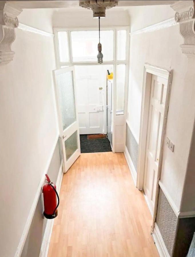 Lovely 1-Bedroom Apartment, Free Street Parking Newcastle Upon Tyne Exterior foto