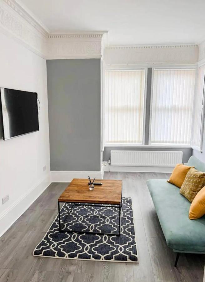 Lovely 1-Bedroom Apartment, Free Street Parking Newcastle Upon Tyne Exterior foto