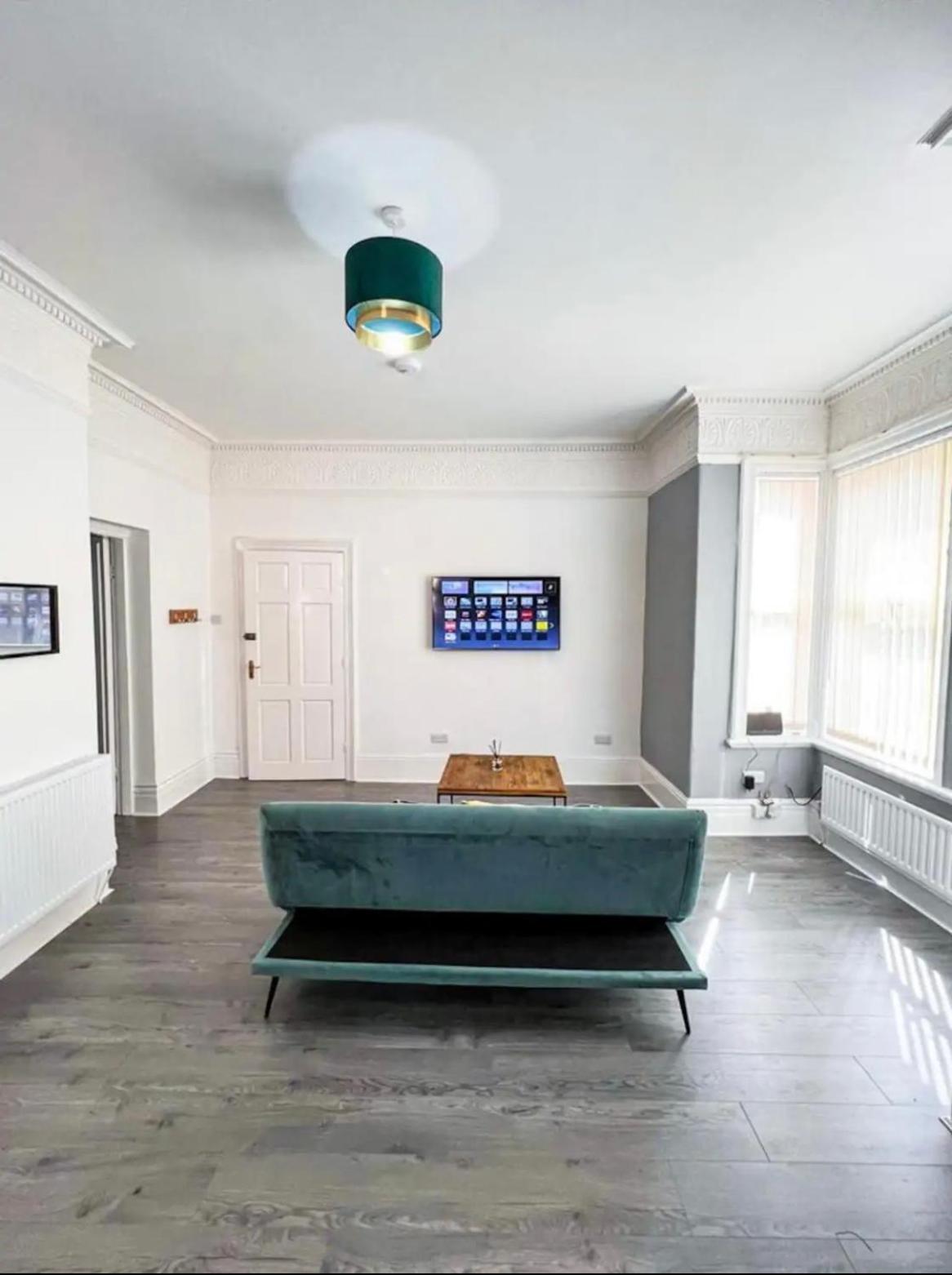 Lovely 1-Bedroom Apartment, Free Street Parking Newcastle Upon Tyne Exterior foto