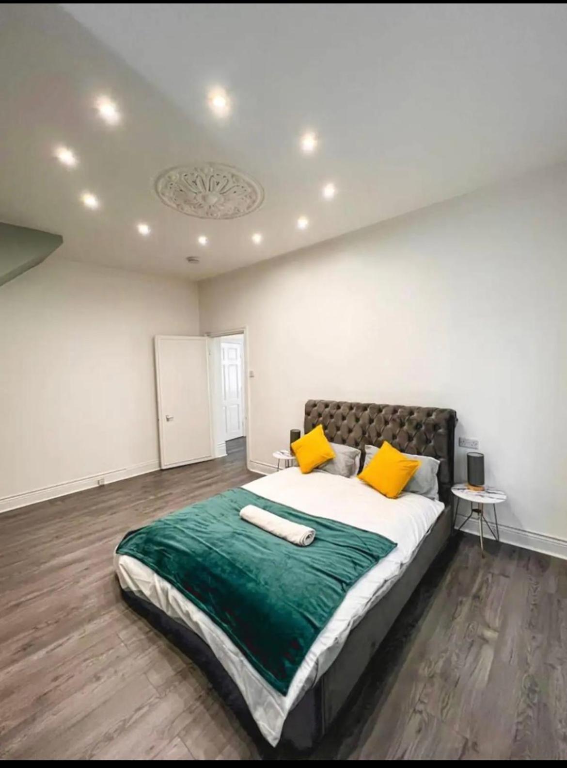 Lovely 1-Bedroom Apartment, Free Street Parking Newcastle Upon Tyne Exterior foto